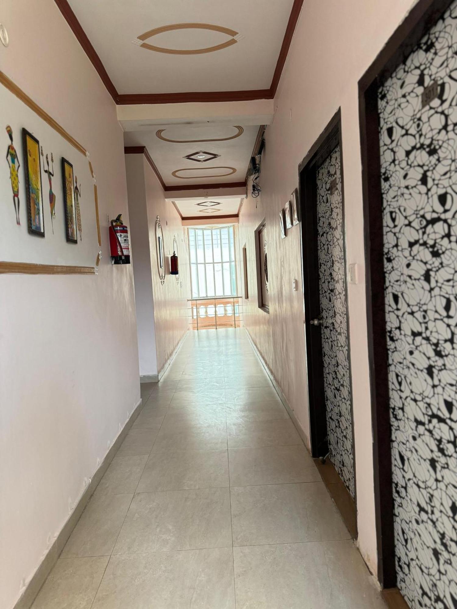 Sattva Cafe And Motel Rishīkesh Εξωτερικό φωτογραφία