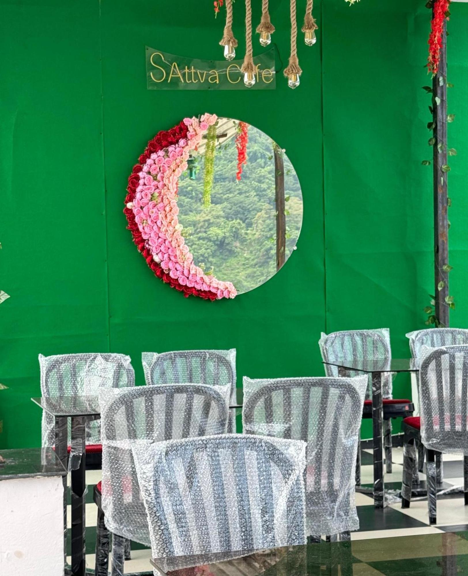 Sattva Cafe And Motel Rishīkesh Εξωτερικό φωτογραφία