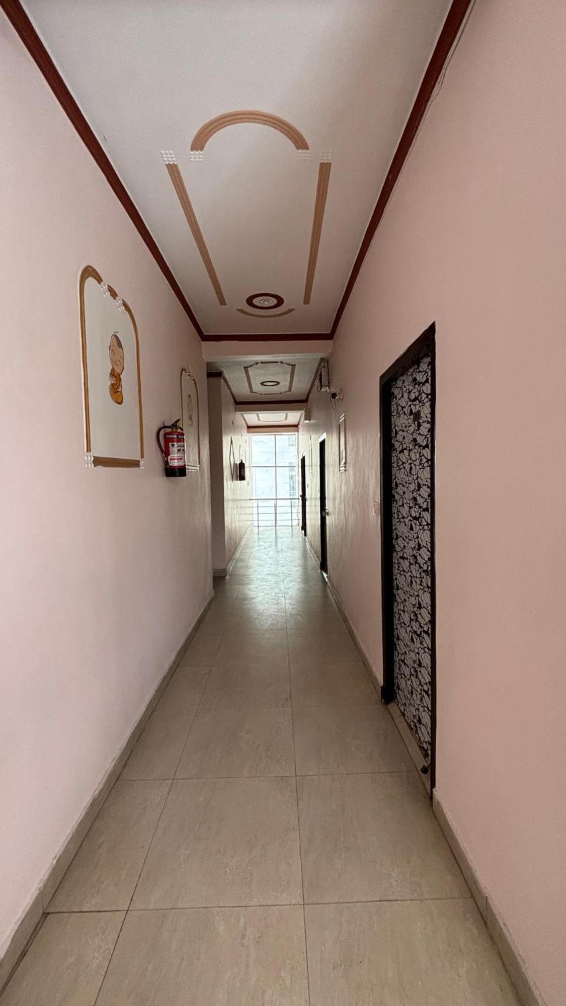 Sattva Cafe And Motel Rishīkesh Εξωτερικό φωτογραφία