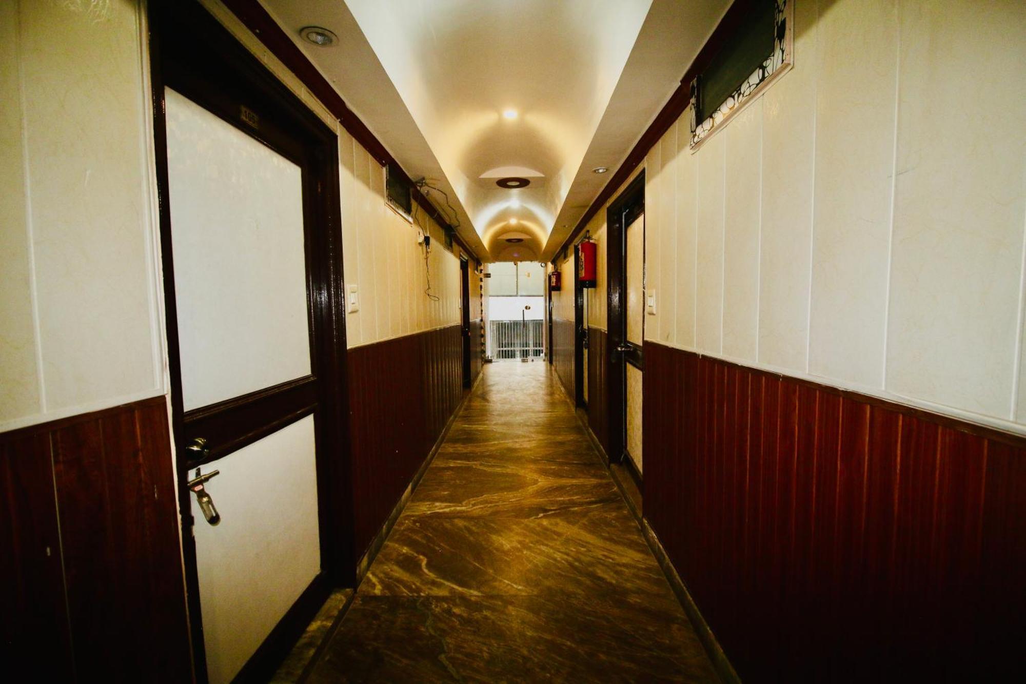 Sattva Cafe And Motel Rishīkesh Εξωτερικό φωτογραφία