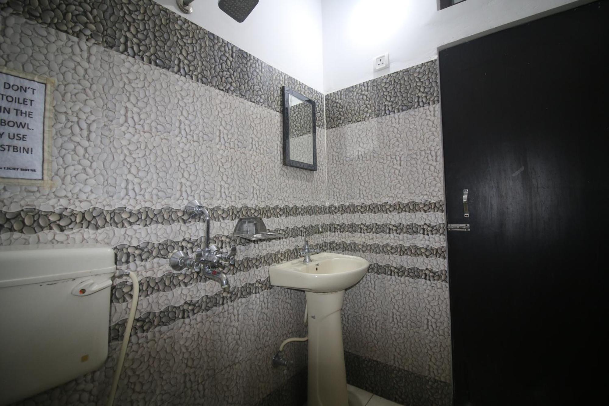 Sattva Cafe And Motel Rishīkesh Εξωτερικό φωτογραφία